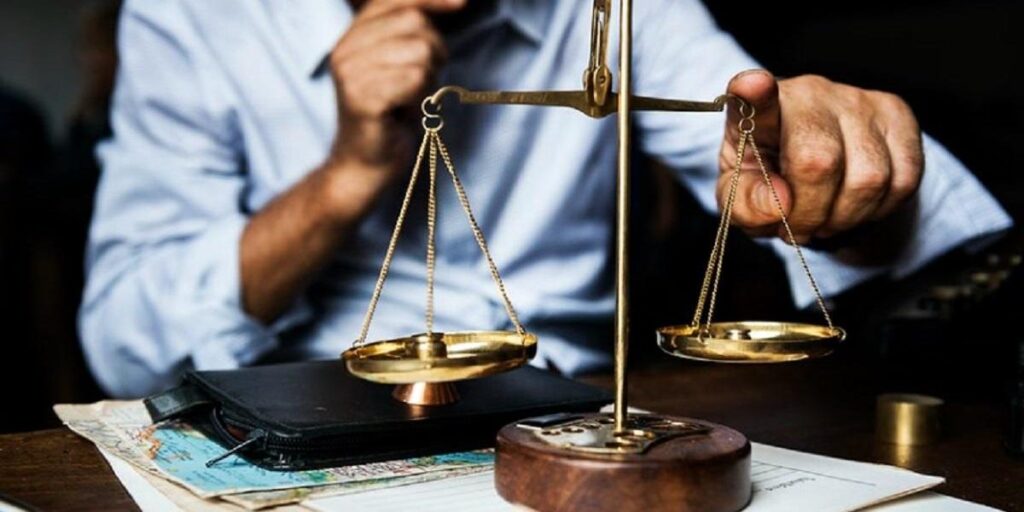 راهنمای کامل شکایت از مأمور دولتی متخلف